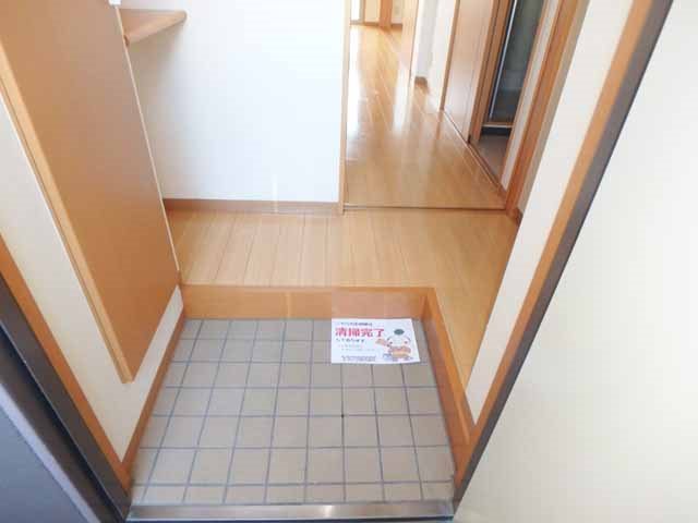 玄関　下駄箱付きです♪