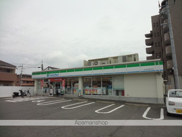 コンビニ　ファミリーマート（コンビニ）まで188m