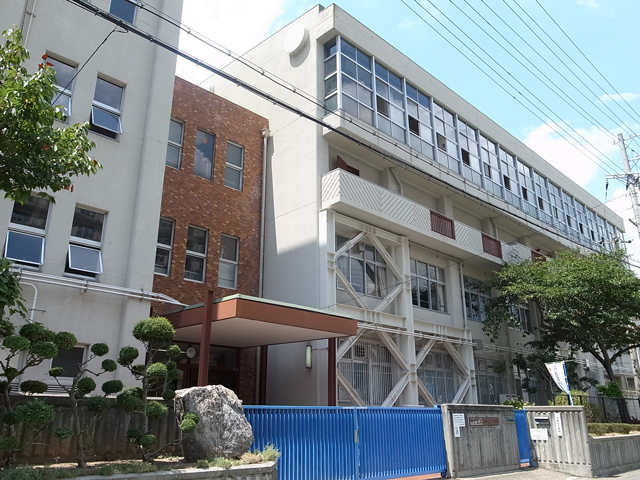 小学校　神戸市立本山南小学校（小学校）まで320m