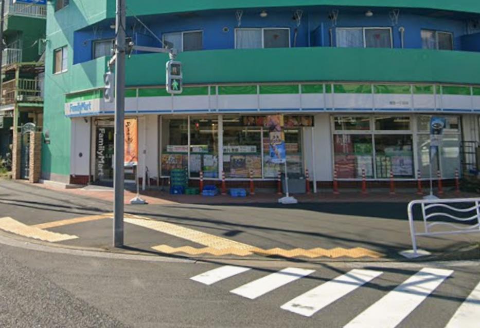 コンビニ　ファミリーマート 潮見一丁目店（コンビニ）まで50m