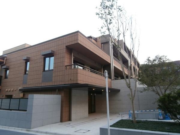 3LDK Mansion in Shibuya, Tokyo - Image 1