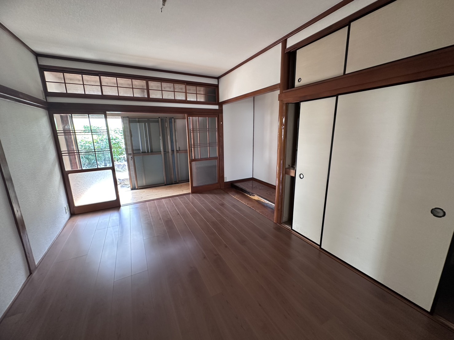 鳥羽倉庫付戸建の居間写真