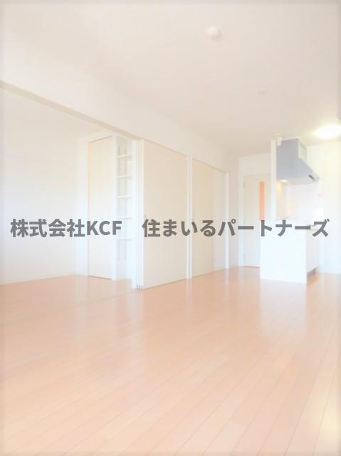 居室・リビング　こちらの居間で趣味の時間をお楽しみください