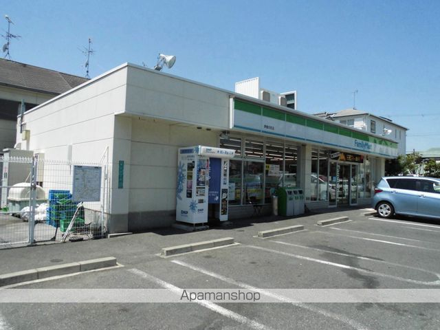 コンビニ　ファミリーマート（コンビニ）まで580m