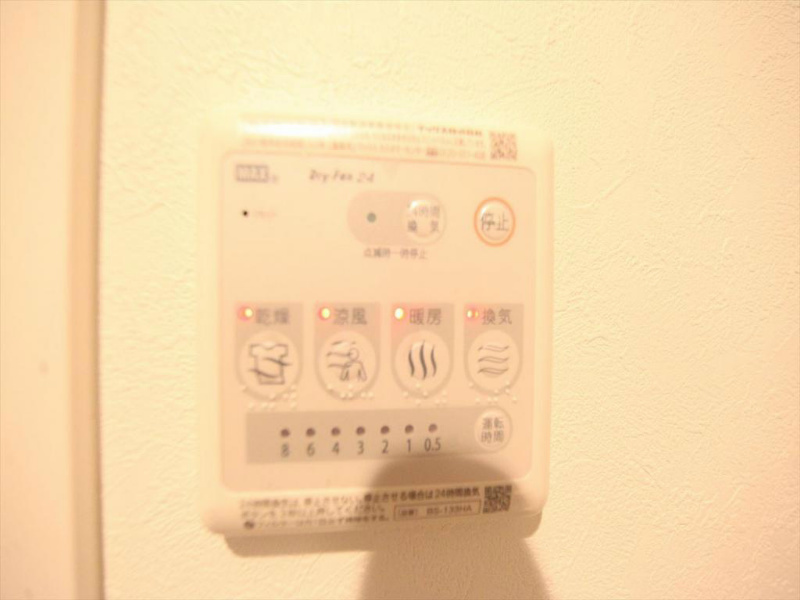 その他設備　浴室暖房乾燥機付き