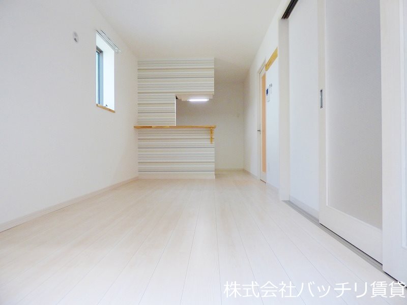 居室・リビング　同シリーズの別のお部屋。現況を優先します。