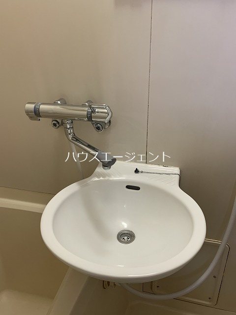 洗面設備　洗面台は浴室内にございます。