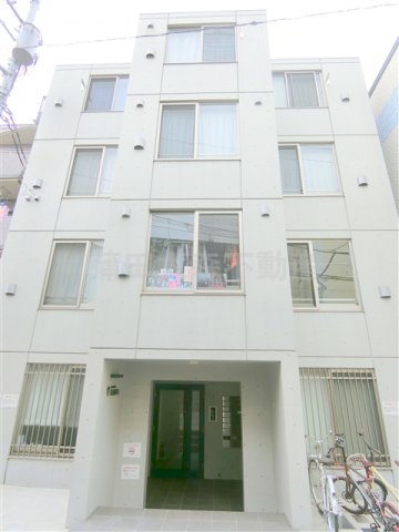 建物外観　2016年5月築　RC鉄筋コンクリート造地上4階建て総戸数1