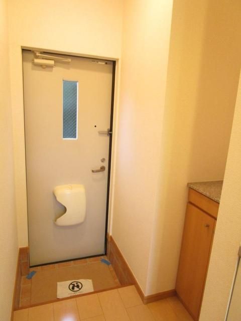 玄関　☆玄関には下駄箱☆