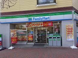 コンビニ　ファミリーマート阪神岩屋駅前店（コンビニ）まで547m