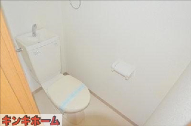 トイレ　写真は別のお部屋のものでございます