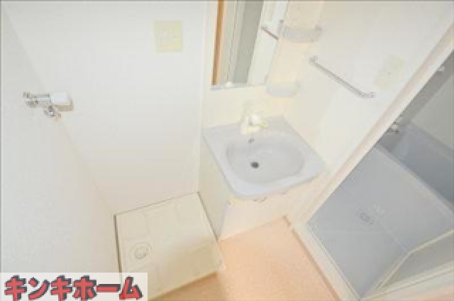 洗面設備　写真は別のお部屋のものでございます