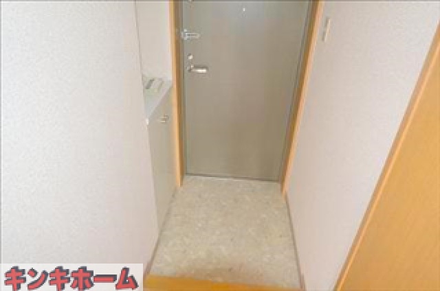 玄関　写真は別のお部屋のものでございます