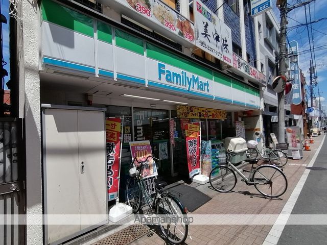 コンビニ　ファミリーマート（コンビニ）まで628m