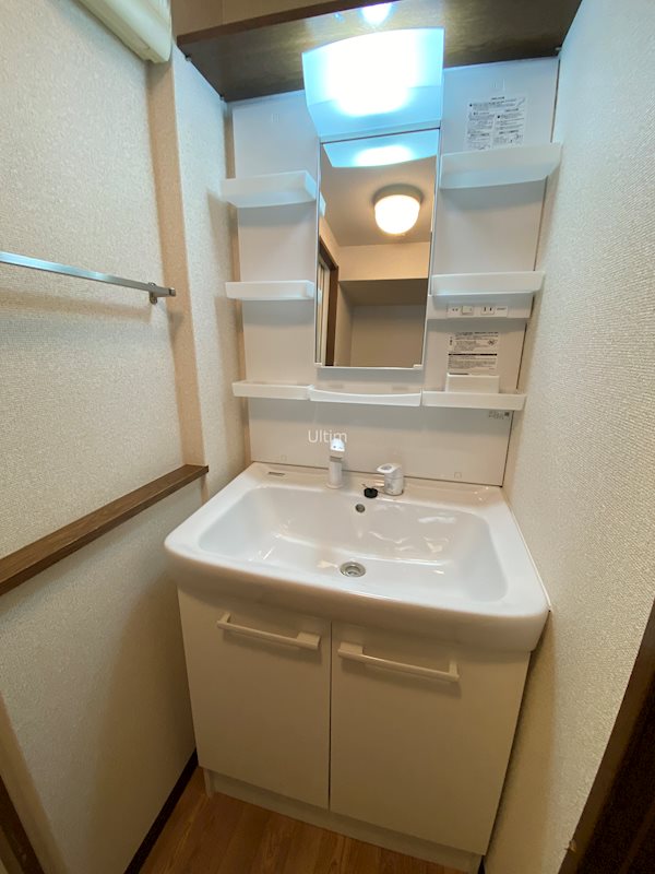 洗面設備　※同タイプの他のお部屋です