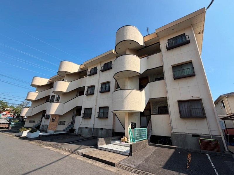 建物外観　吉川駅徒歩8分（640ｍ）