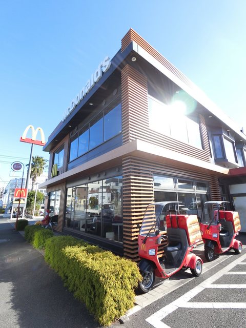 飲食店　マクドナルド246鷺沼店（飲食店）まで423m