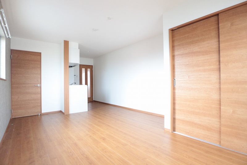 居室・リビング　広々としたお部屋で一人暮らしにピッタリです。