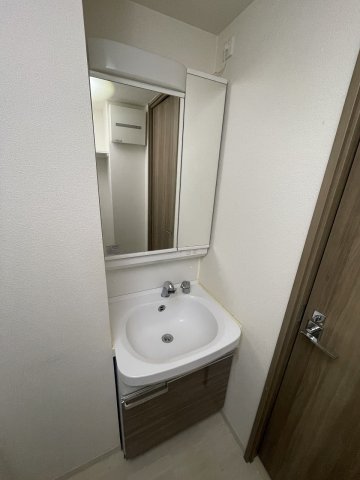 洗面設備　コンパクトで使いやすい洗面所