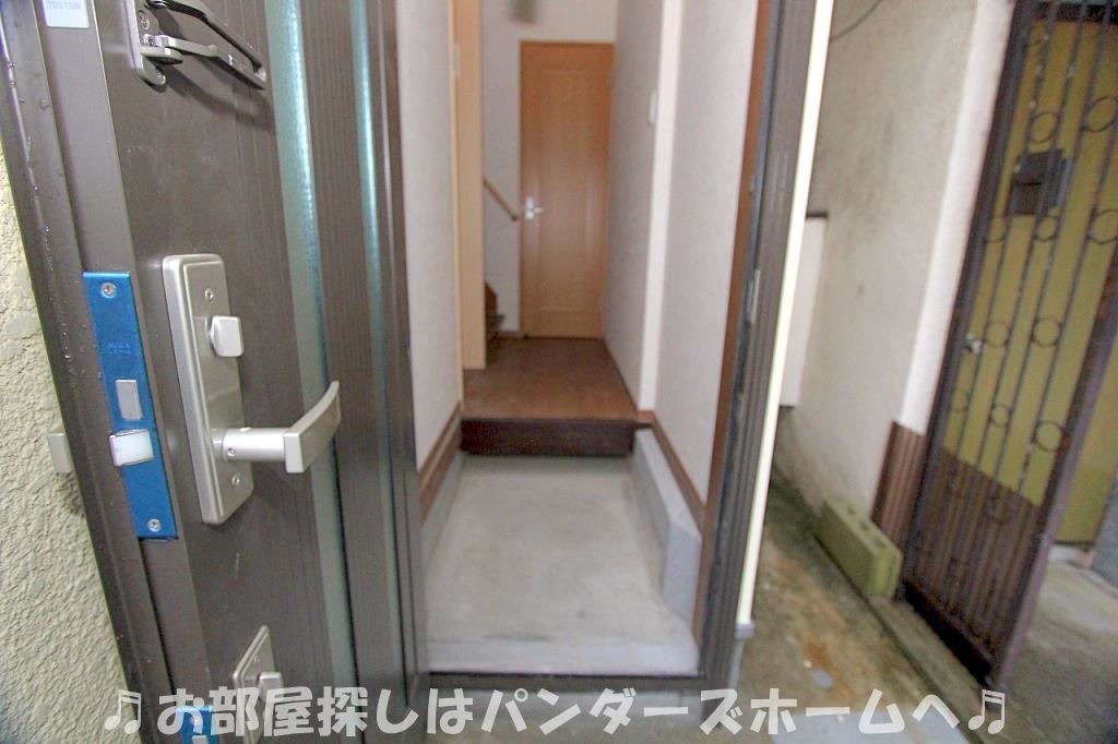楠葉中之芝1丁目貸家の玄関写真