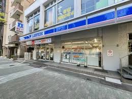 コンビニ　ローソン新宿坂町店（コンビニ）まで135m