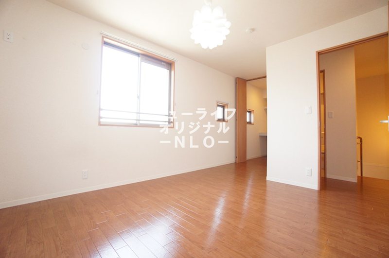 その他部屋・スペース　部屋の印象にメリハリが生まれるアクセントクロスで、安らぎスタ