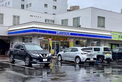 コンビニ　ローソン札幌北7条東店（コンビニ）まで305m
