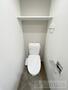トイレ　人気アイテムの温水洗浄便座。清潔感のあるトイレです。