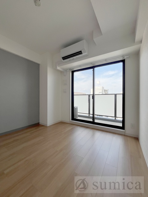 バルコニー　ワンちゃんも嬉しい明るいお部屋です