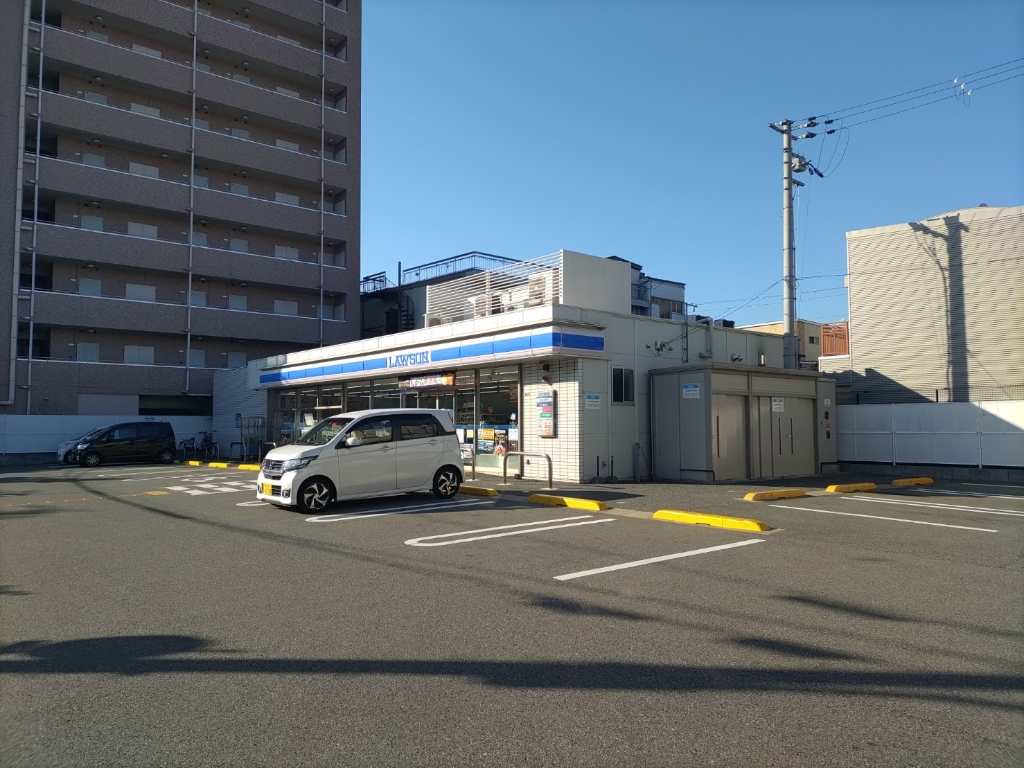コンビニ　ローソン 尼崎立花町四丁目店（コンビニ）まで462m