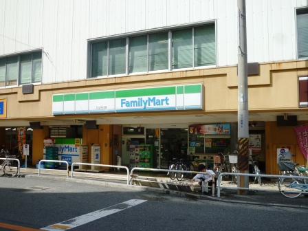コンビニ　ファミリーマート（コンビニ）まで771m