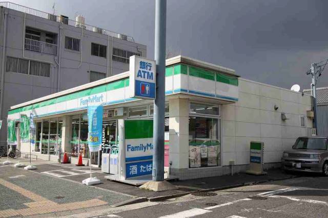 コンビニ　ファミリーマート（コンビニ）まで120m