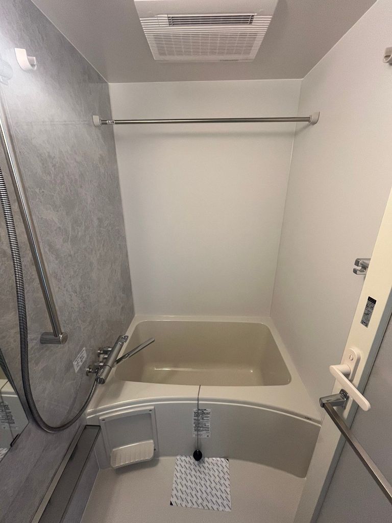 バス・シャワールーム　※同タイプの別のお部屋です。