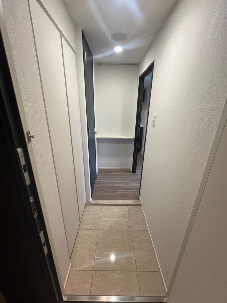 玄関　※同タイプの別のお部屋です。