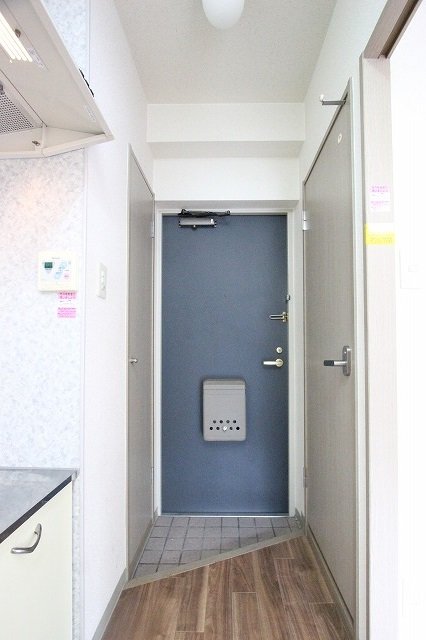玄関　同物件別号室のものです。