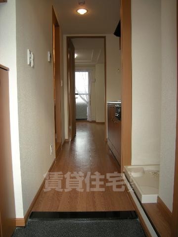 玄関　玄関から廊下