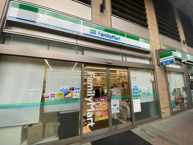 コンビニ　ファミリーマート港区白金プラザ店（コンビニ）まで413m