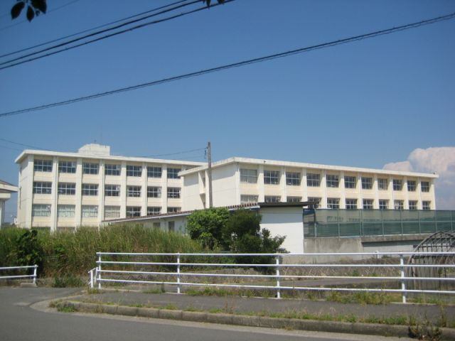 中学校　桑名市立陽和中学校（中学校）まで614m