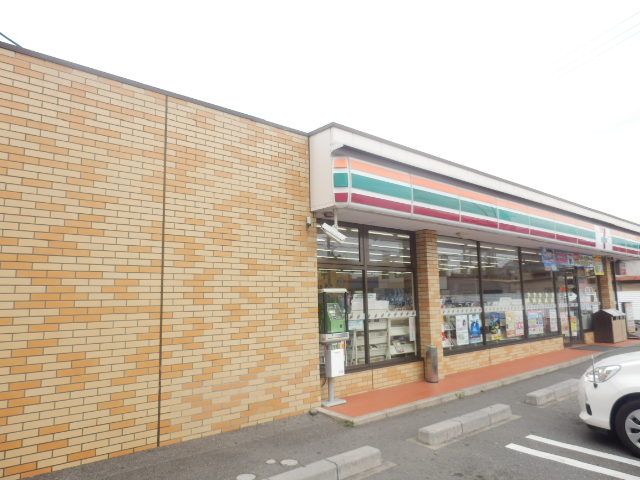 コンビニ　セブンイレブン豊橋牛川通5丁目店（コンビニ）まで236m