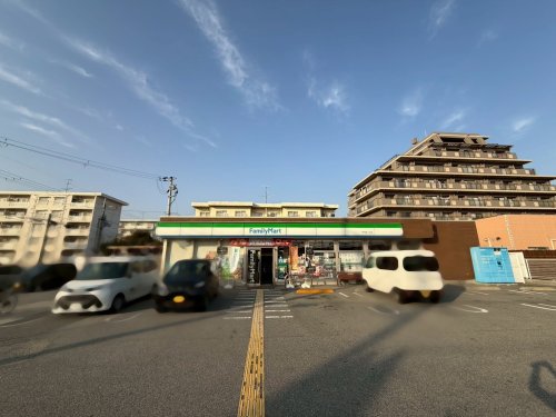 コンビニ　ファミリーマート 伊丹緑ヶ丘店（コンビニ）まで505m