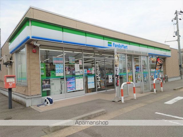 コンビニ　ファミリーマート高岡よつや店（コンビニ）まで517m