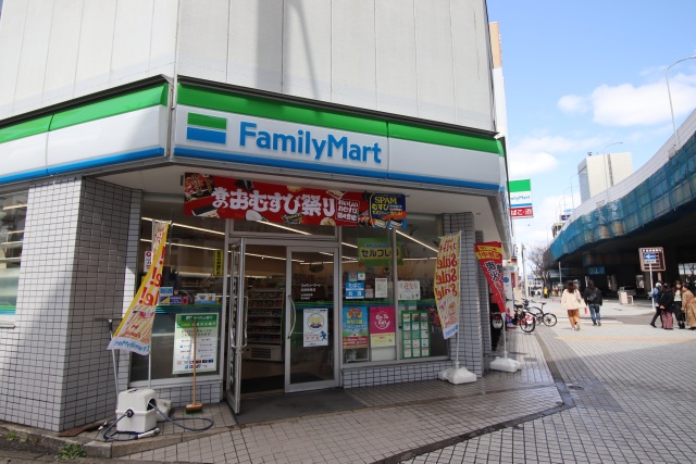 コンビニ　ファミリーマート 名駅柳橋店（コンビニ）まで100m
