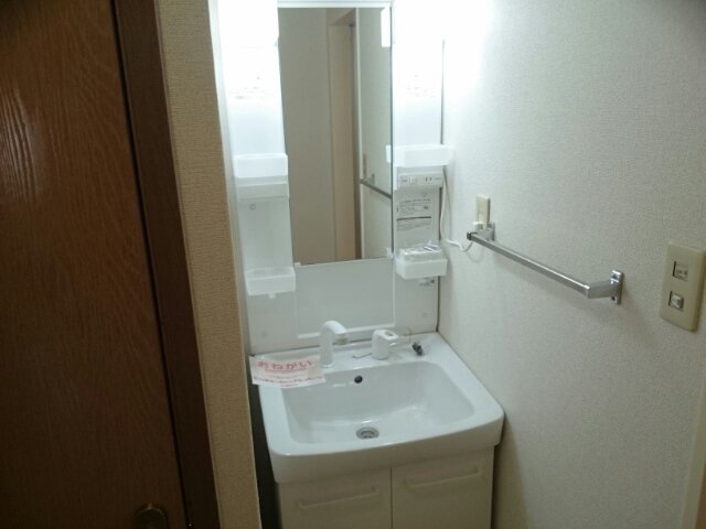 洗面設備　脱衣スペースもあります