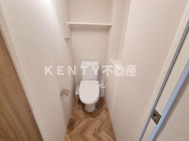 トイレ　落ち着いた色調のトイレです