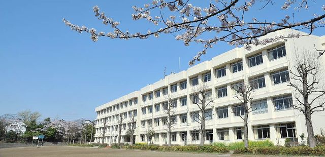中学校　多摩市立聖ヶ丘中学校（中学校）まで970m