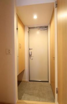 玄関　※同物件、別部屋の写真です。