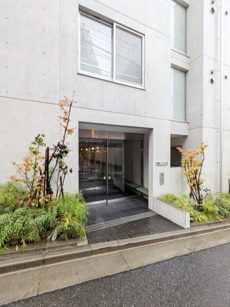 東京メトロ銀座線 青山一丁目駅 徒歩8分 4階建 築10年の外観写真