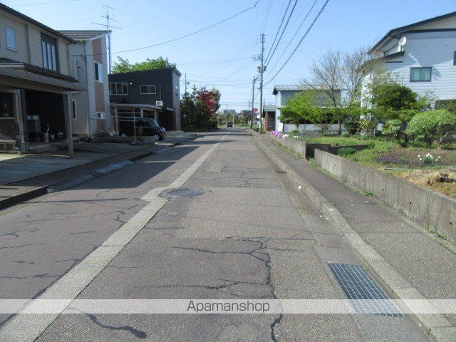 その他　前面道路（その他）まで0m