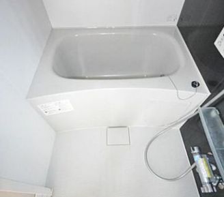 バス・シャワールーム　コンパクトで使いやすいお風呂です
