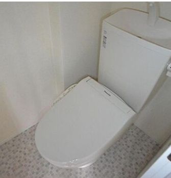 トイレ　落ち着いた色調のトイレです